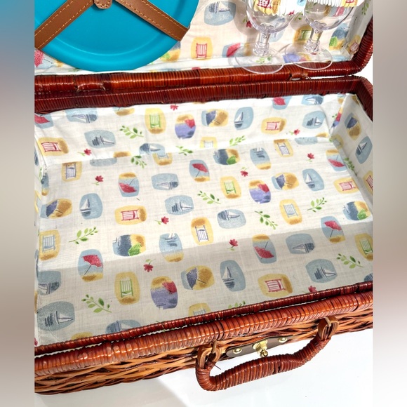 Vintage Linens and Things On the Beach Wicker Picnic Basket - Picture 9 of 16
